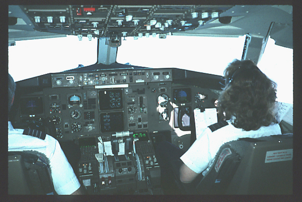 757 Cockpit